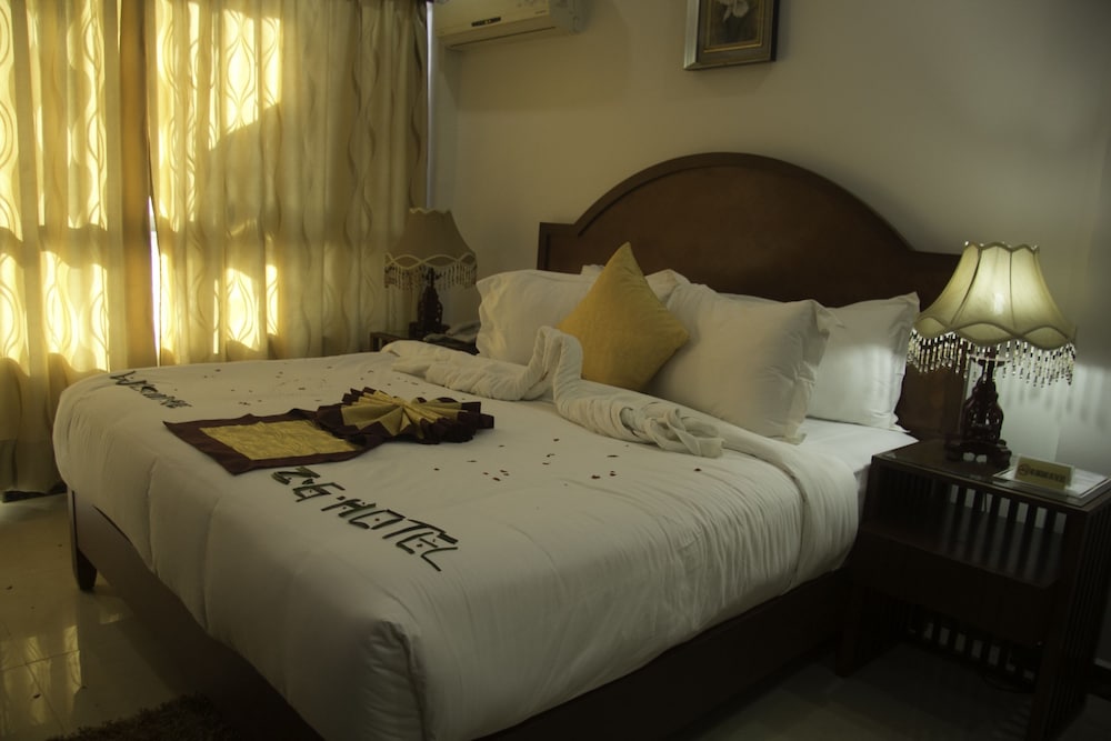 Zimbo Golden Hotel 11/37
