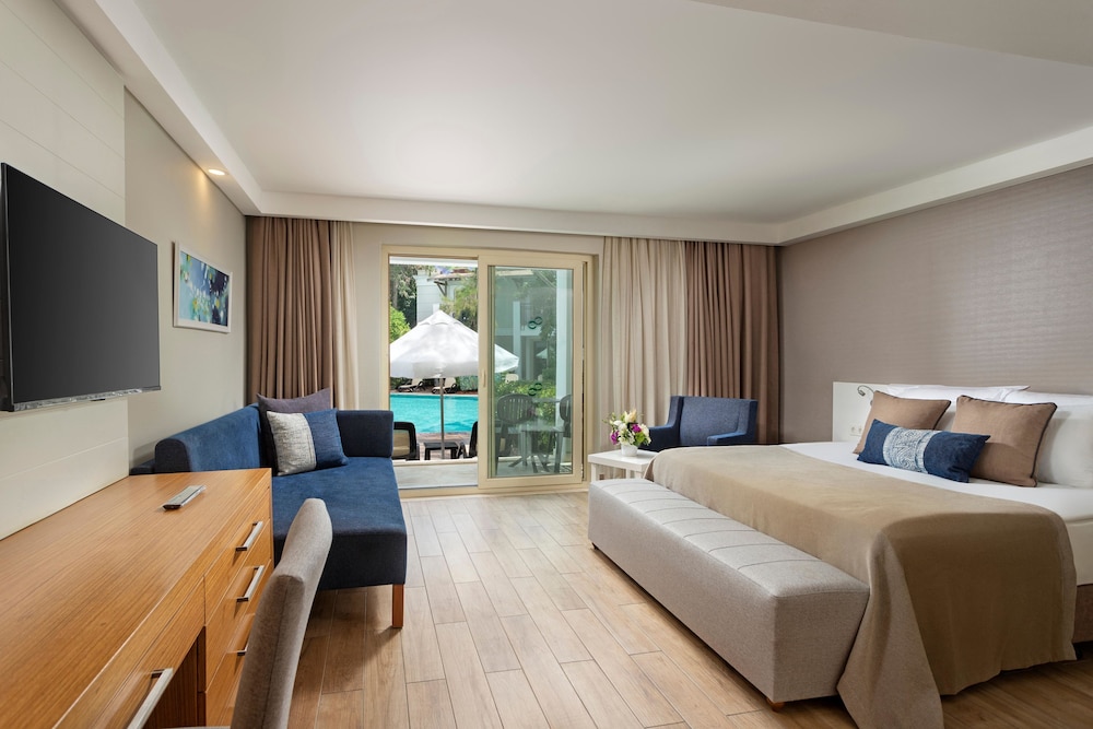 Swim Up, Double Bed, Sofa