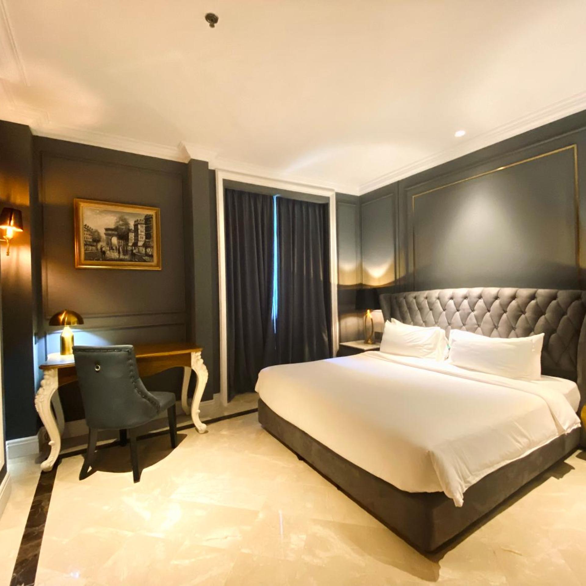 Executive, Suite