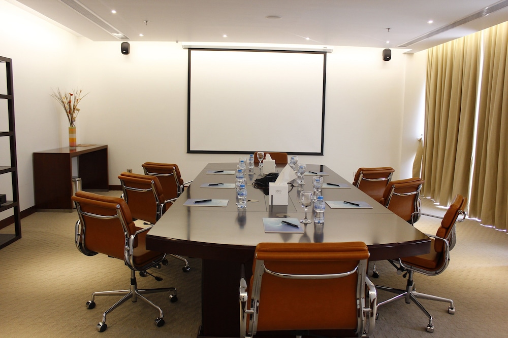 فندق قرية الريم(Al Reem Village Hotel) 39/51