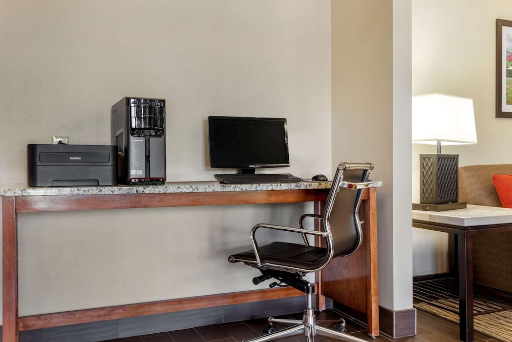 Comfort Inn & Suites Lenoir Hwy 321 Northern Foothills 34/40
