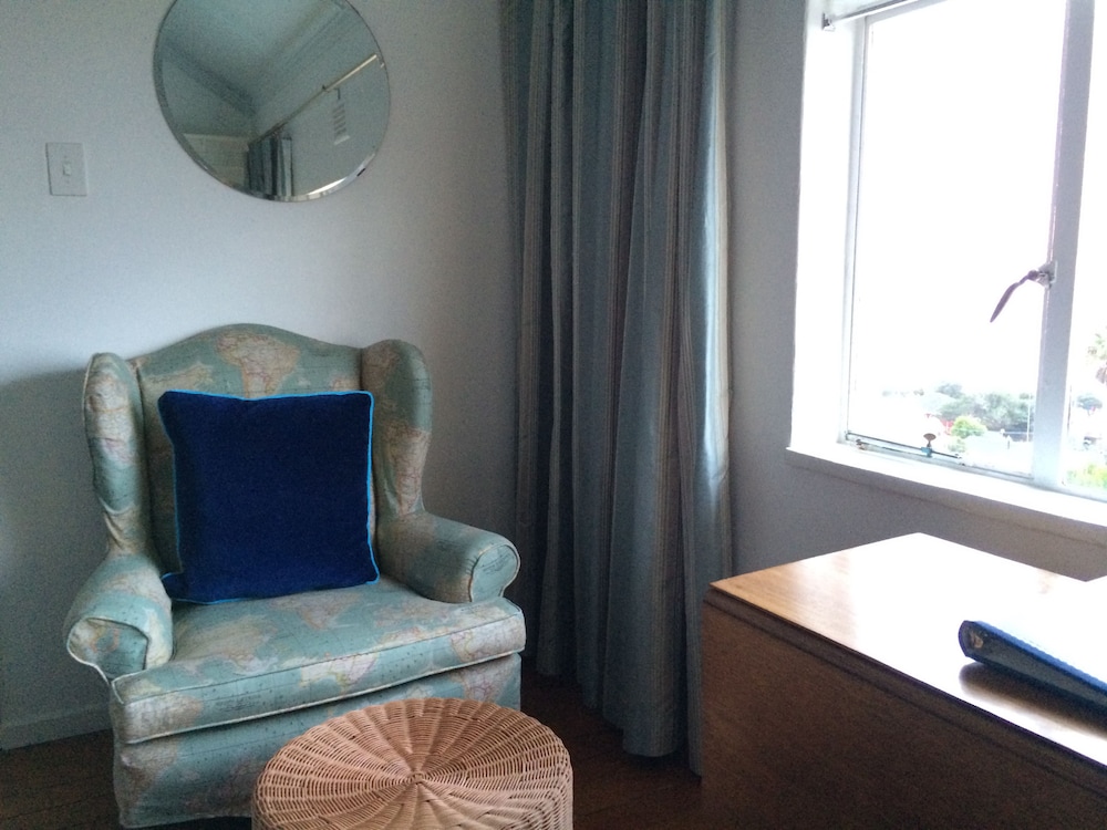 Blue On Blue Bed And Breakfast 19/36