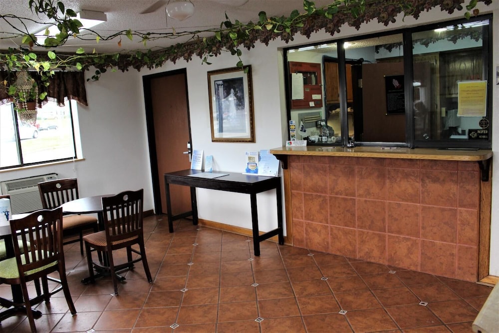 KNIGHTS INN ALBANY 15/18
