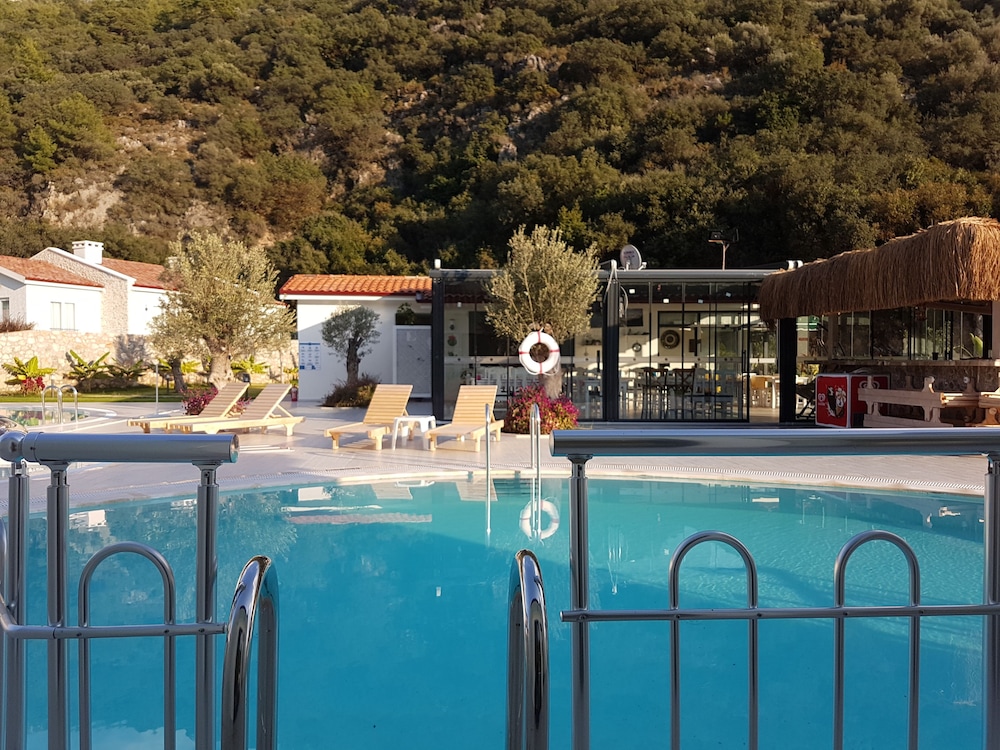 Z Exclusive Hotel And Villas 25/30