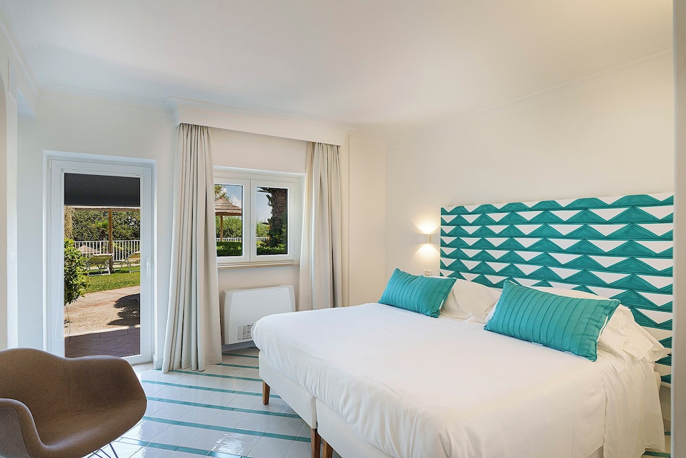 Junior Suite, Double Bed, Garden View, Continental Mare 2/10