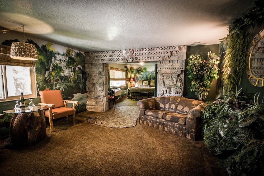 The Anniversary Inn Logan 34/50