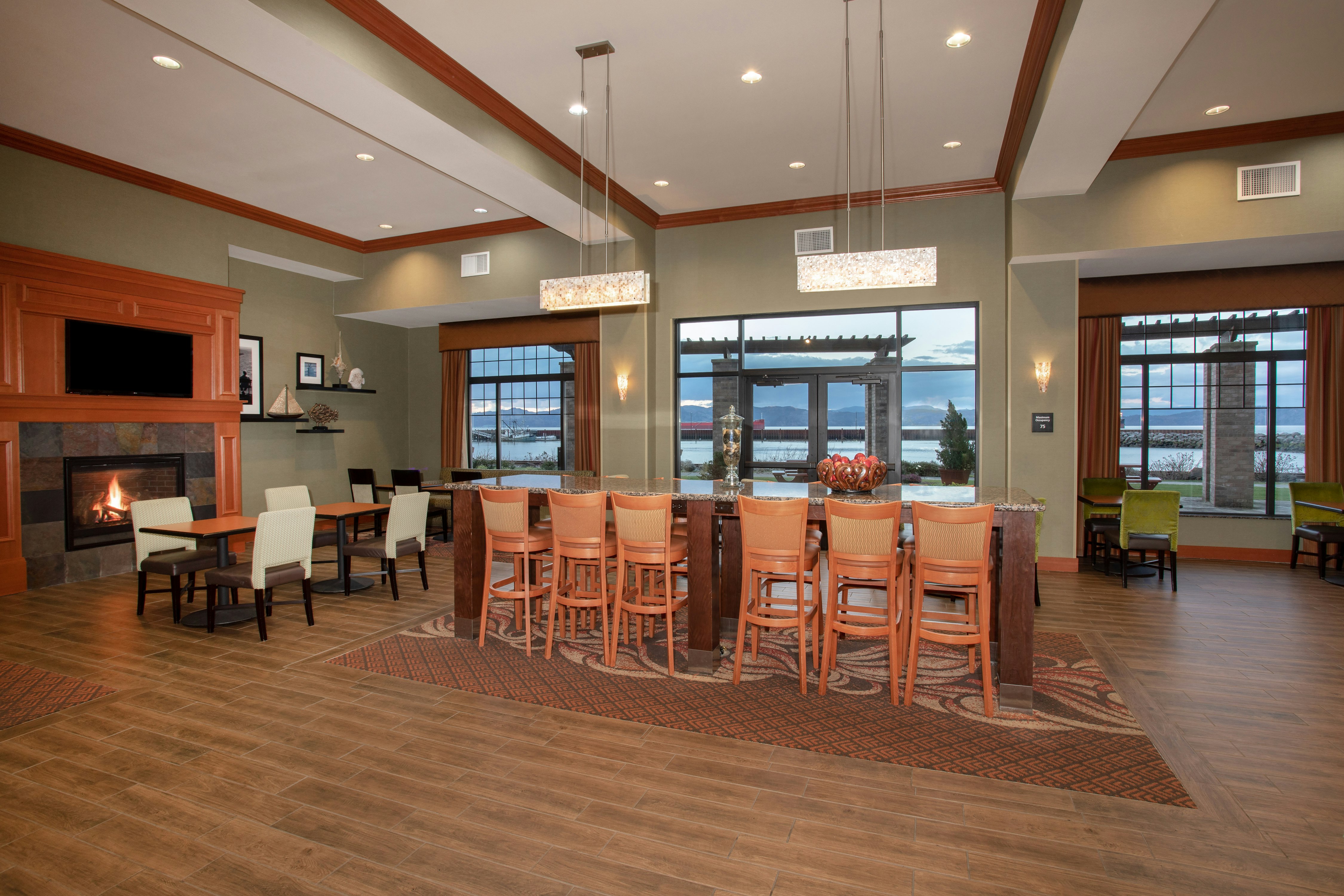 HAMPTON INN AND SUITES ASTORIA 28/39