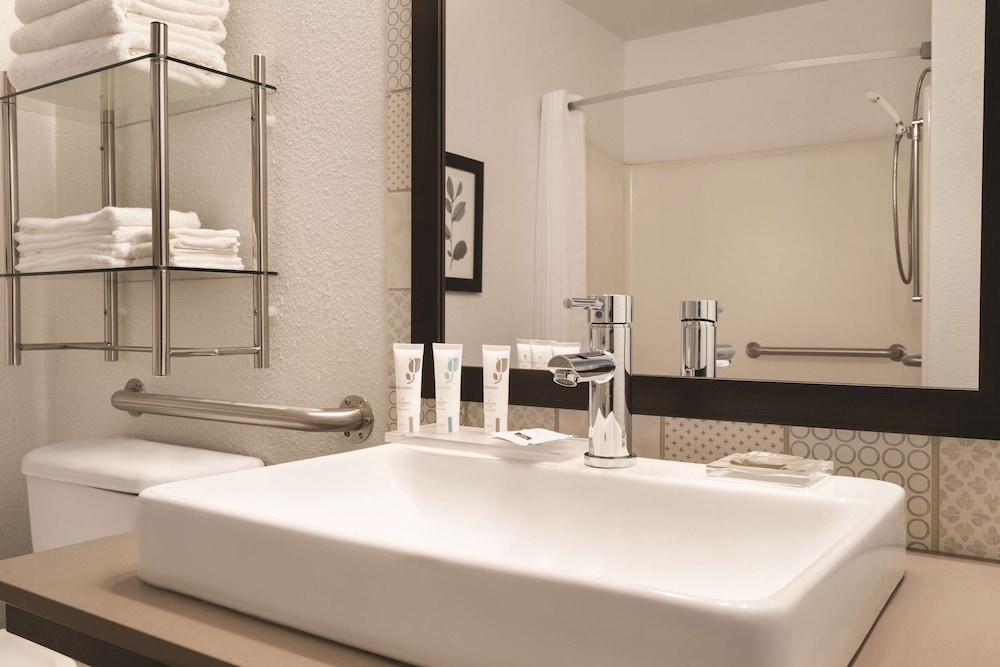Country Inn & Suites by Radisson, Detroit Lakes 20/21