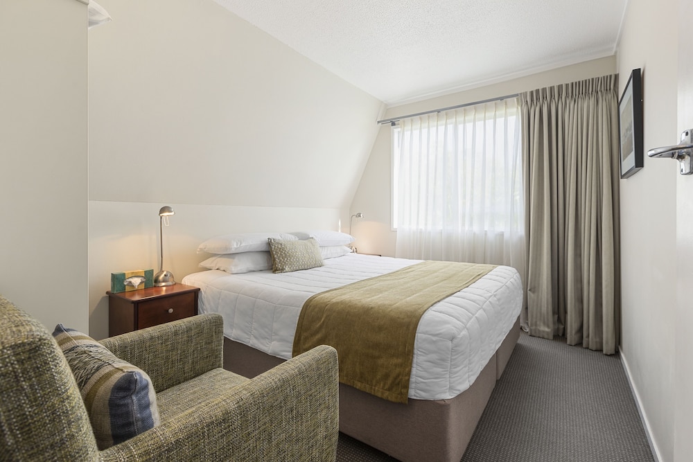 The Parnell Hotel and Conference Centre 11/27