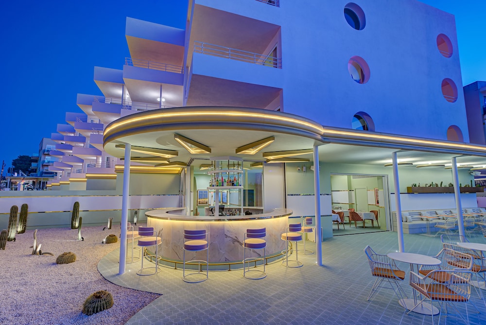 Grand Paradiso Ibiza - Adults Only photo3