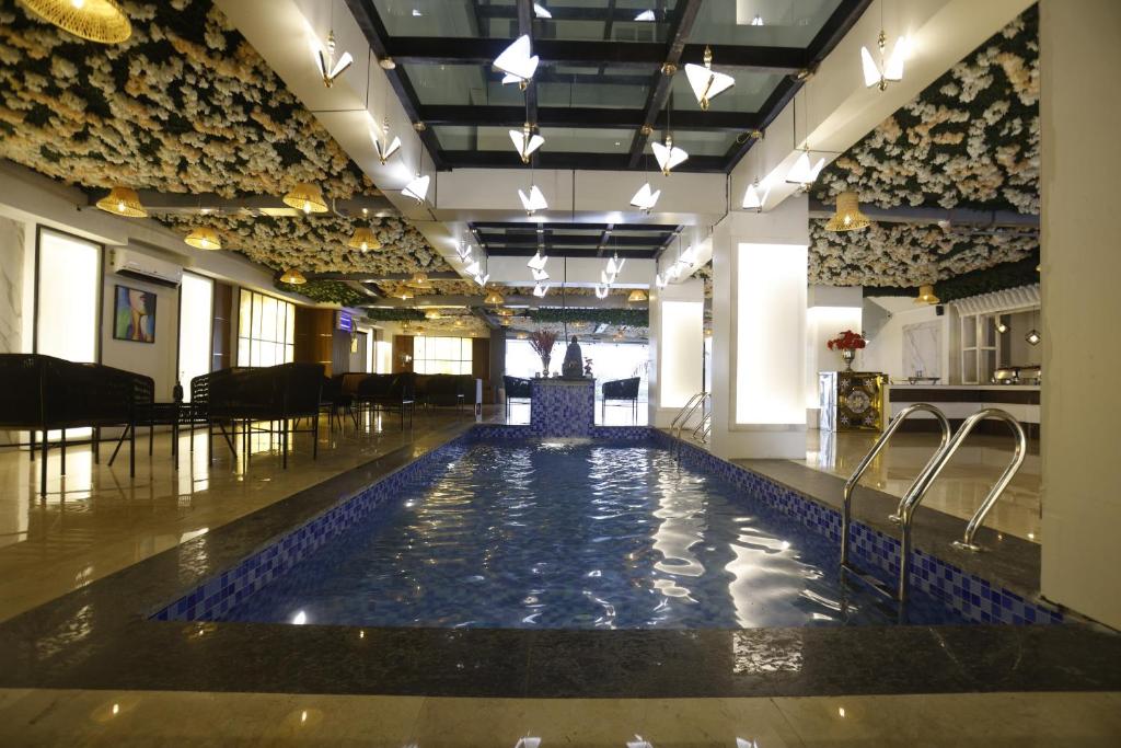 Hotel The Lotus Court 11/16