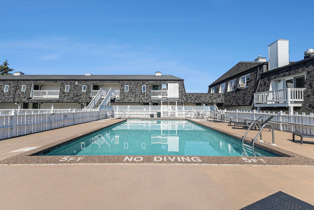 Snyder Apos S Shoreline Inn 7/73