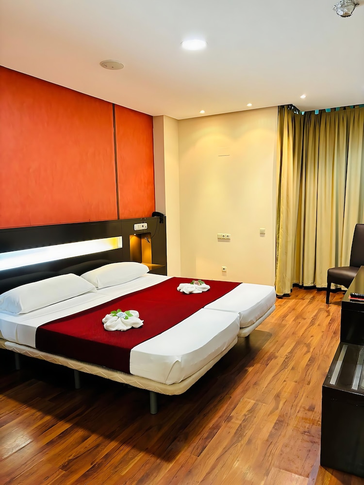 Hotel La Cantuena 15/35
