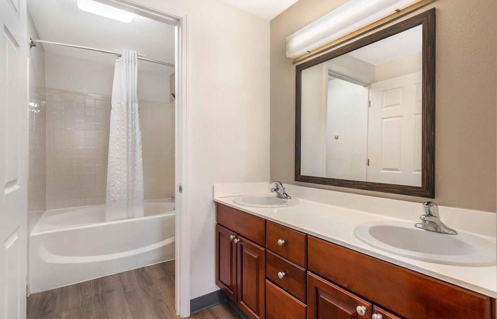 Extended Stay America - Tampa - Airport - N. West Shore Blvd 71/73