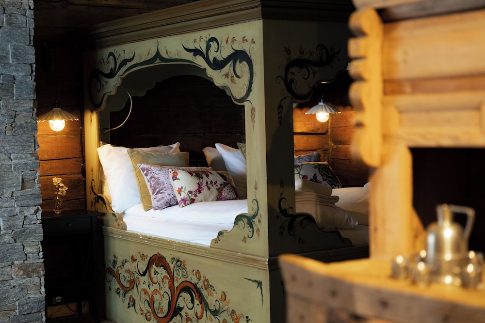 Historical, Queen Bed