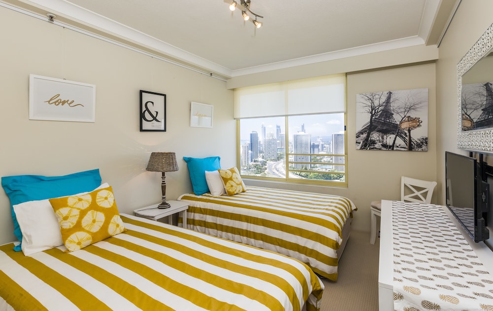Contessa Condominiums 15/50