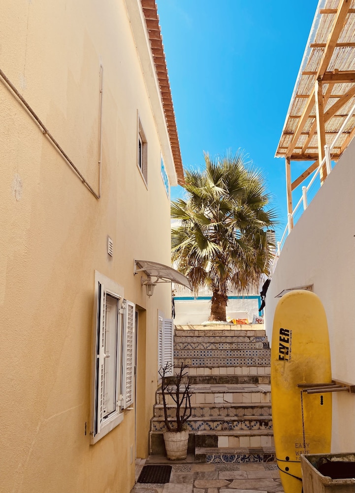 Surfer's Den Ericeira 22/43