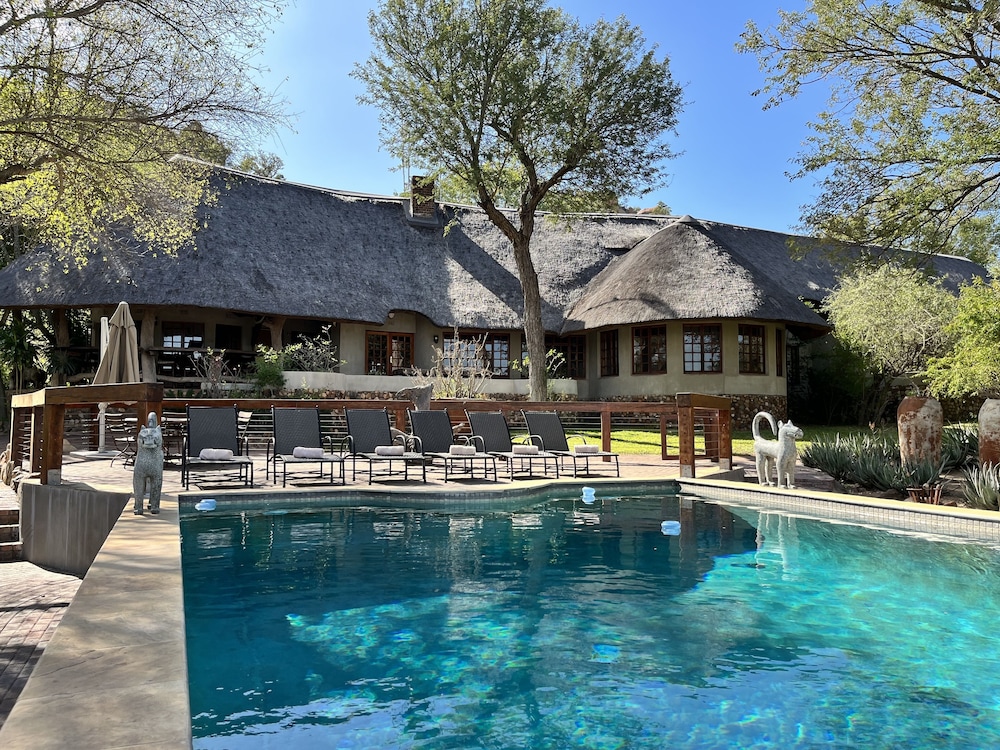 Milima Big 5 Safari Lodge 4/50