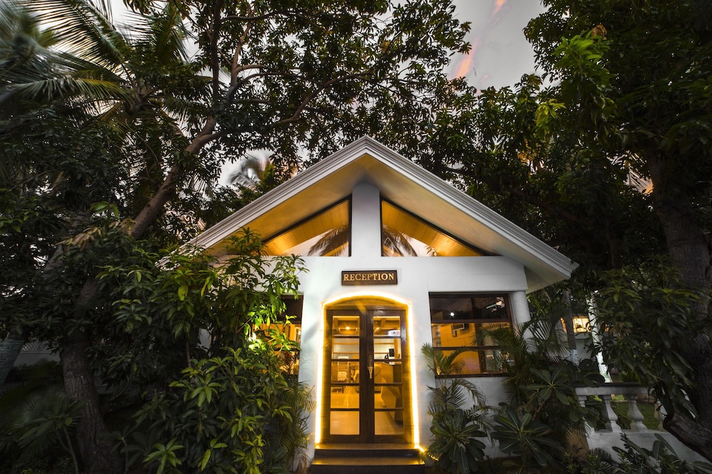 Shelter Beach Resort 2/66
