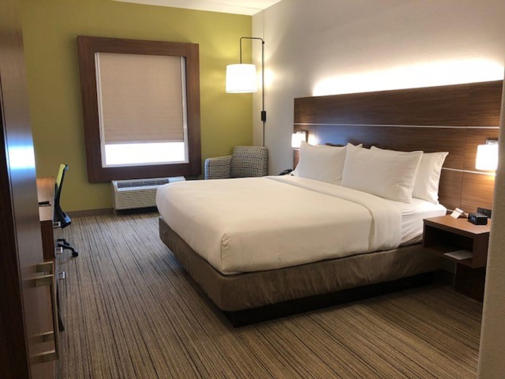 Holiday Inn Express and Suites Rio Grande City 19/59