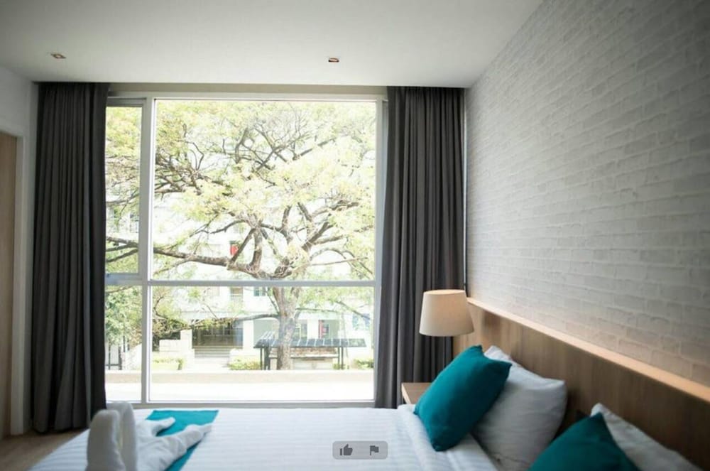 B Stay Hotel 18/40