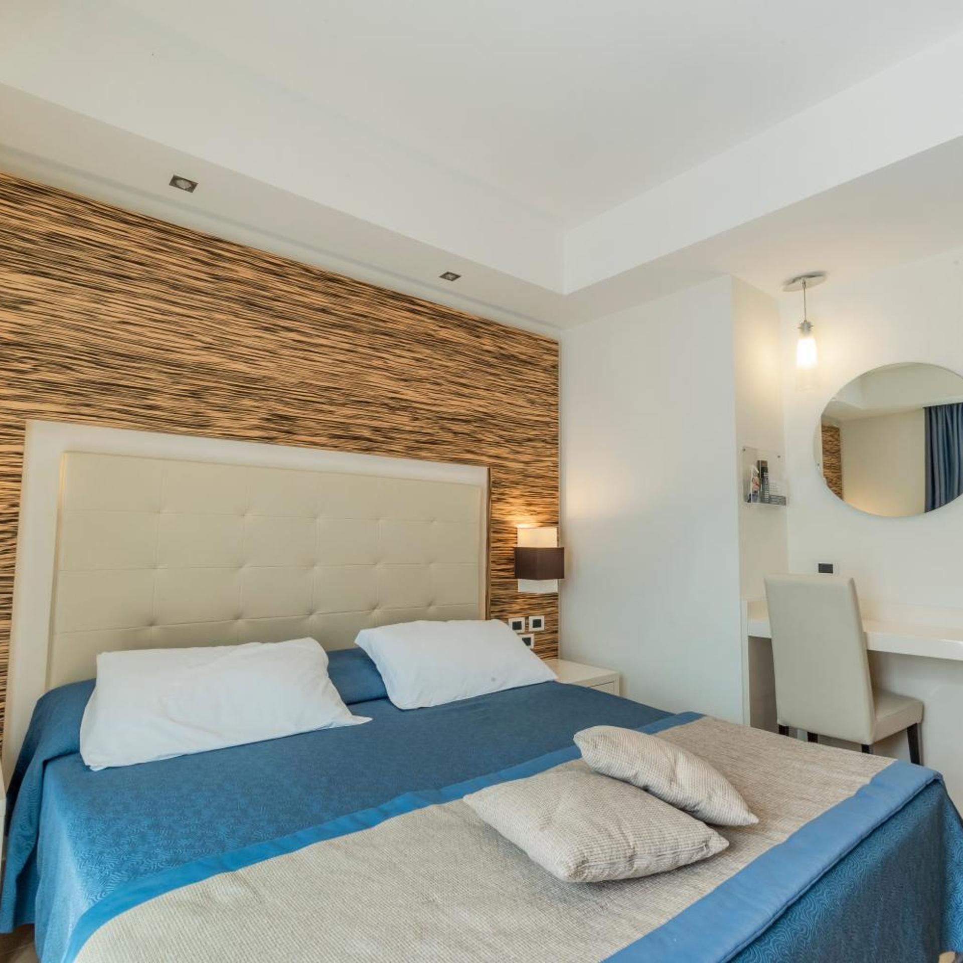 Classic, Double Bed, Balcony, Park Side