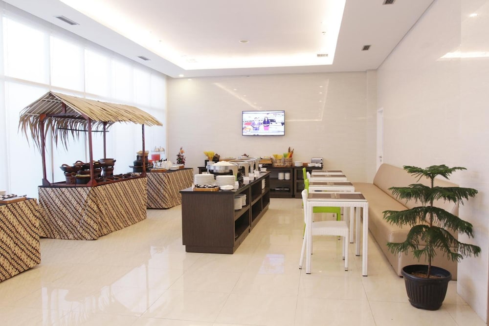 Whiz Hotel Sudirman Cilacap 43/60
