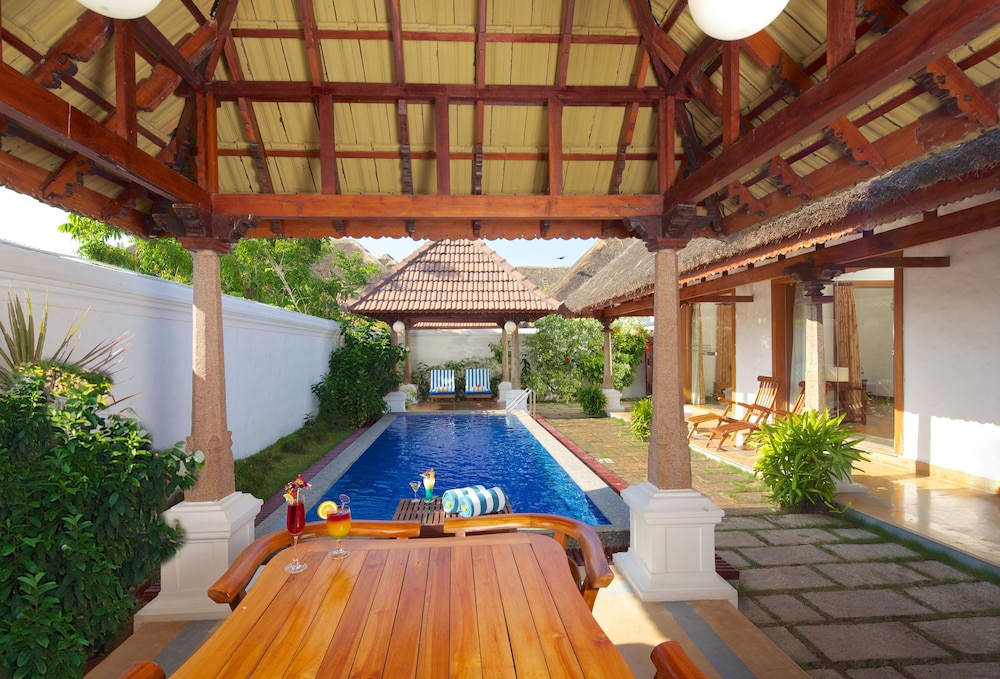 Le Pondy Resort 25/50