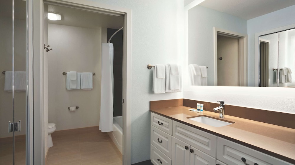 HYATT house Pleasant Hill 66/68