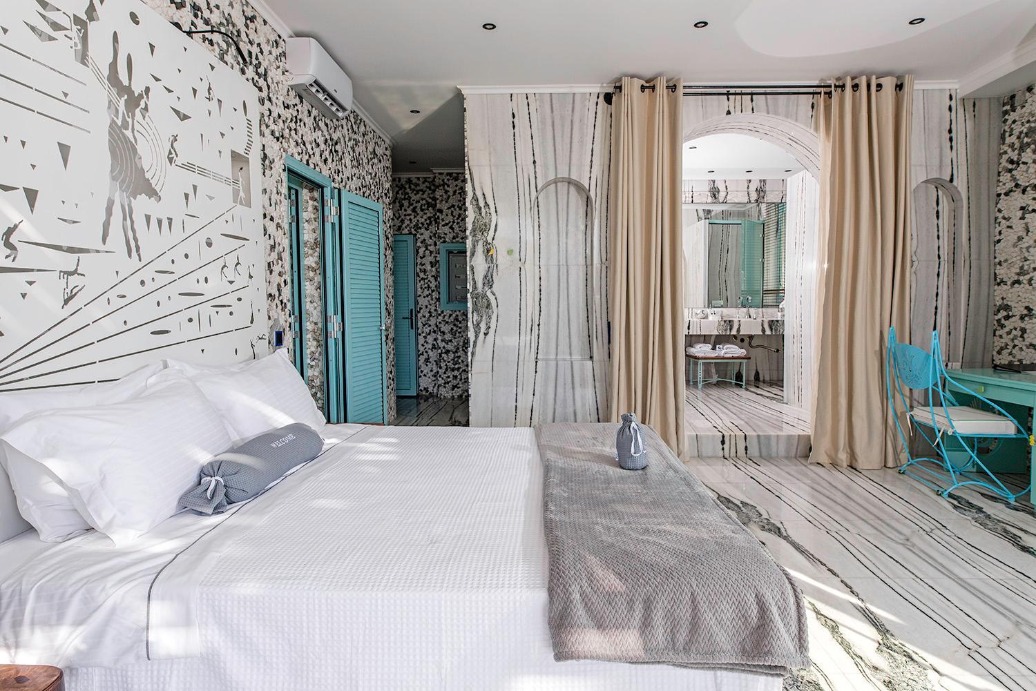 2 Bedrooms, Joy, Suite