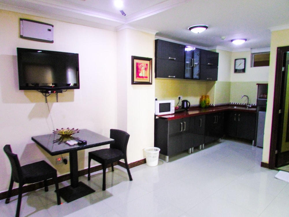Urban Rose Hotel and Apartment 60/64