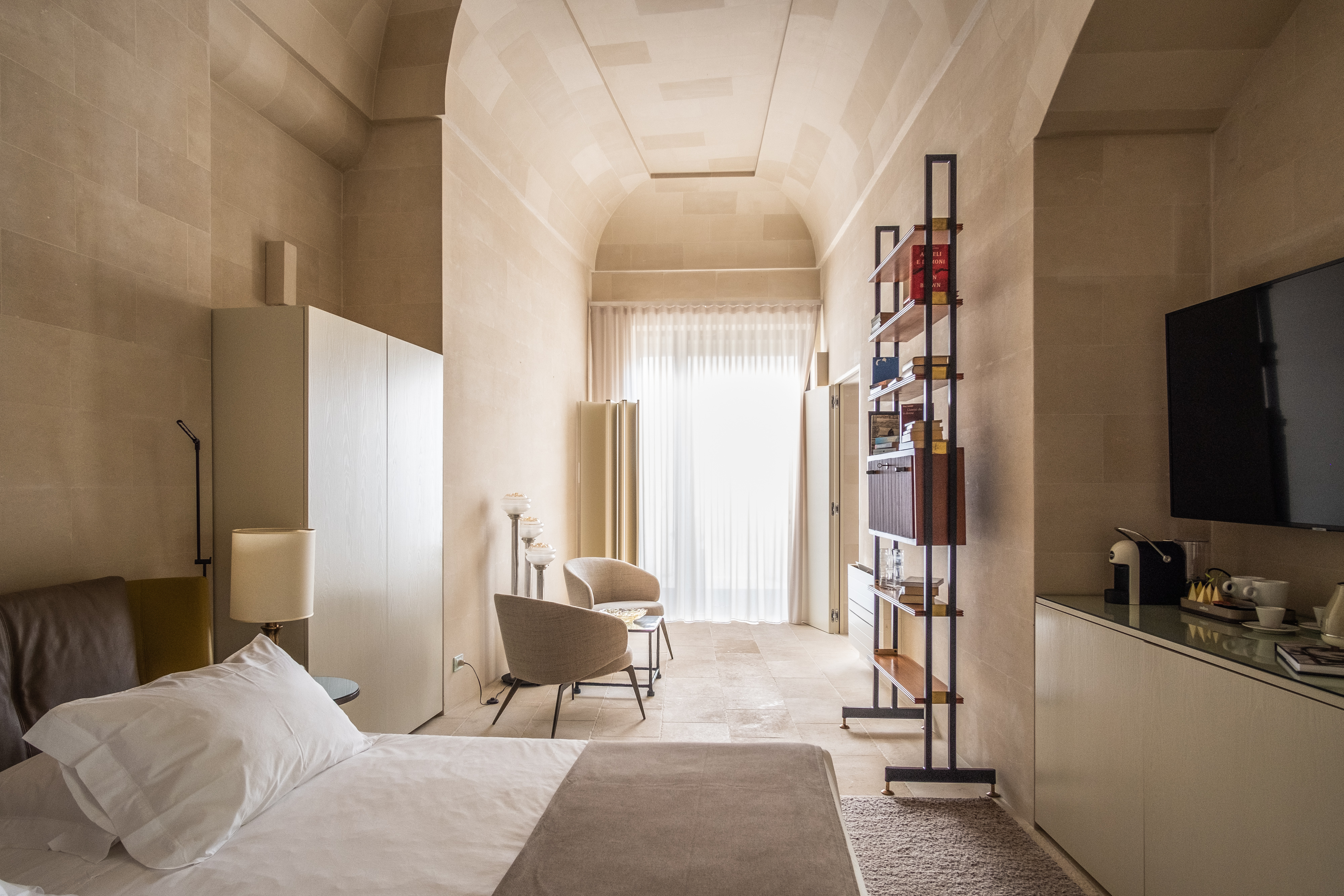 Suite, Side View, Annex
