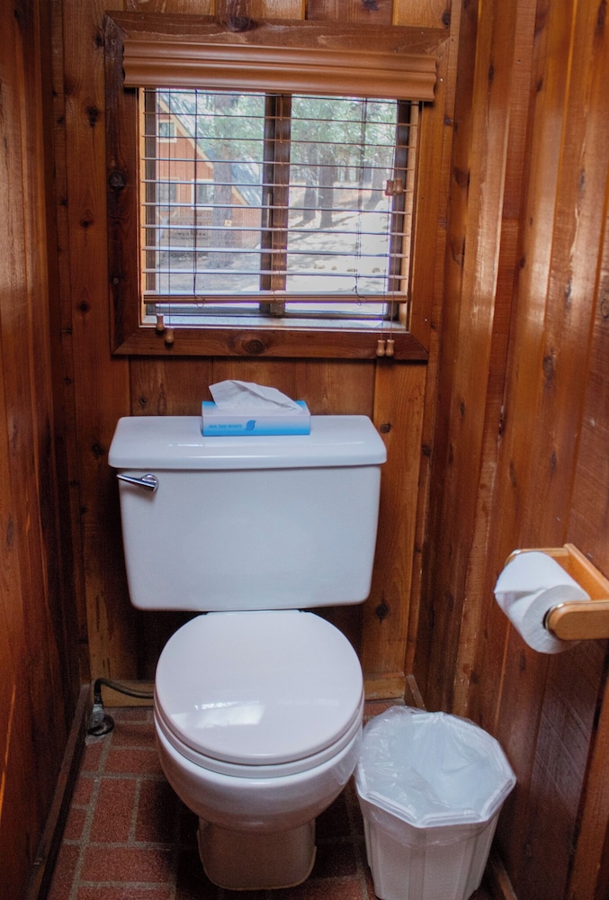 Deluxe, Cabin, 2 Queen and Twin Beds, Private Bathroom