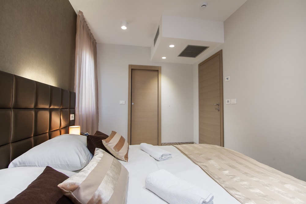 Royal Airport Hotel 22/69