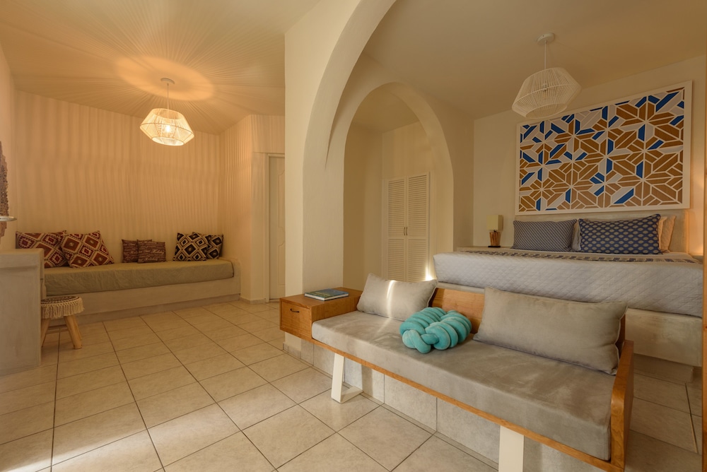 Gizis Cliffside Suites 40/50