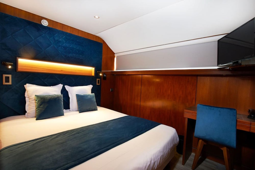 Vip Paris Yacht Hotel 8/50