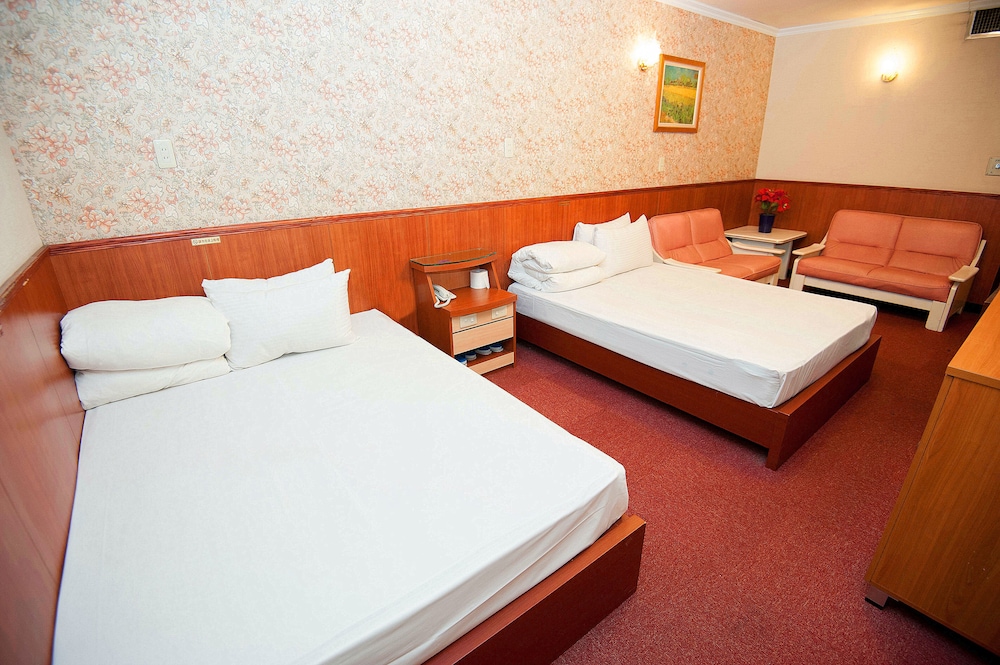 DELUXE, QUADRUPLE, 2 DOUBLE BEDS, HOT TUB