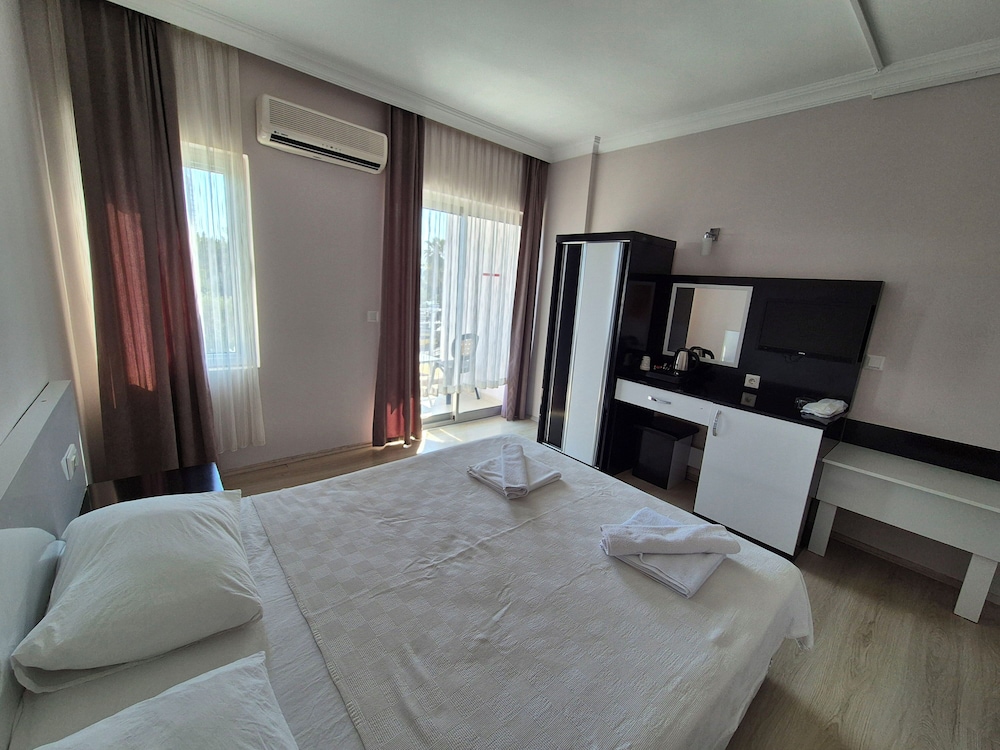 DELUXE, DOUBLE BED