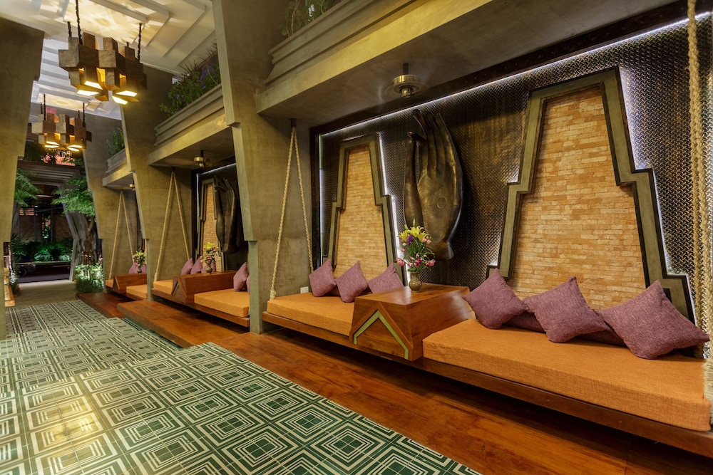 Golden Temple Boutique 55/75