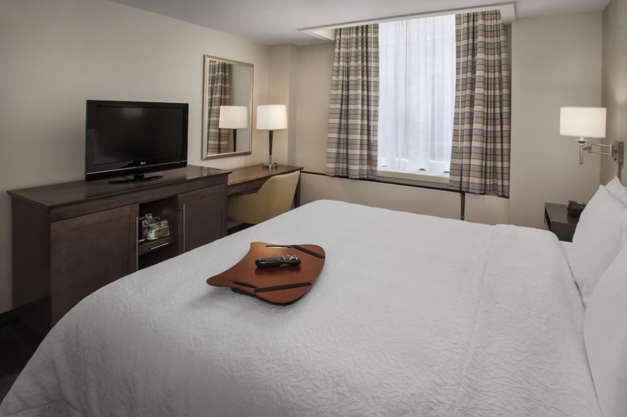 ROOM, KING BED