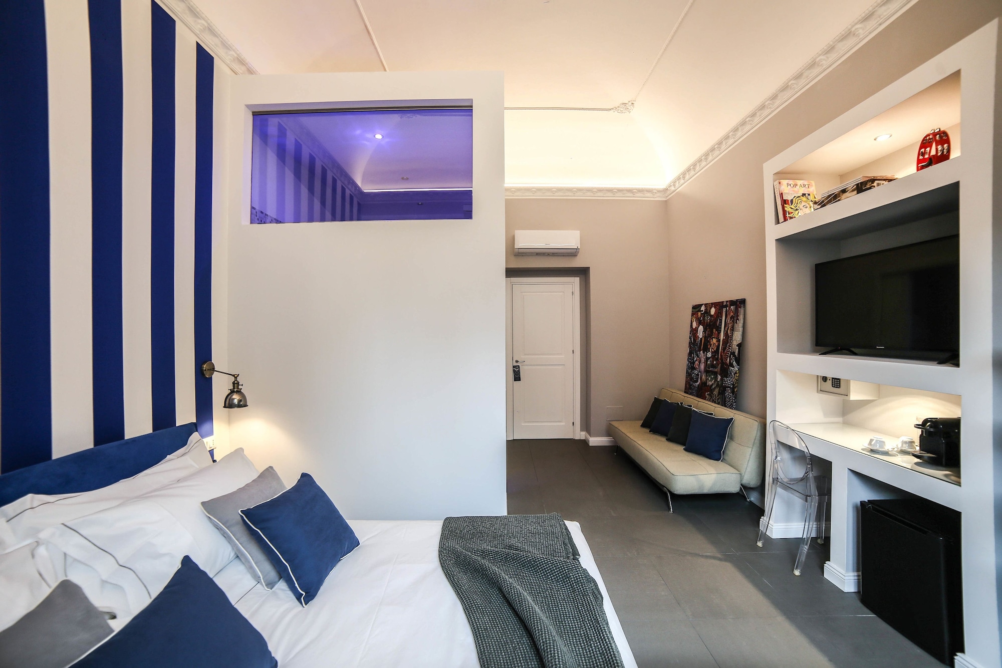 ROOM, TRIPLE, CITY VIEW