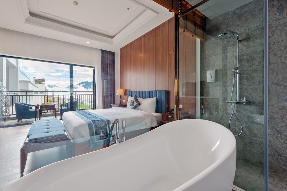 غرفة غراند ديلوكس بسرير كينج بإطلالة على الجبل، Bamboo Sapa Hotel 5/5