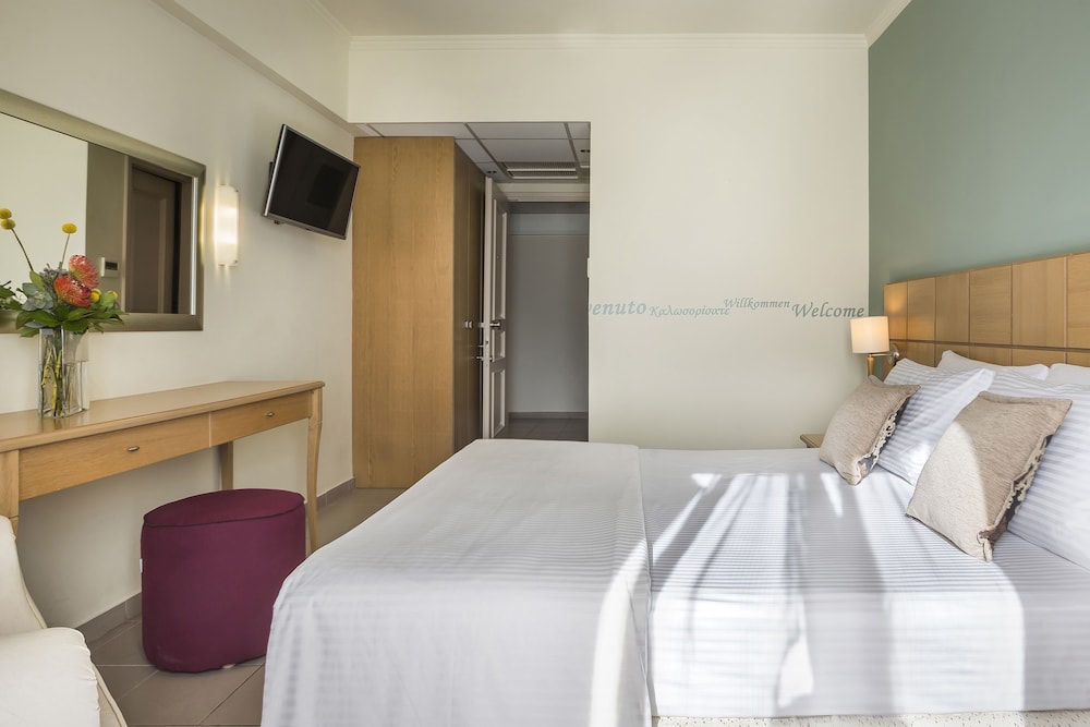 Ionian Plaza Hotel 20/50