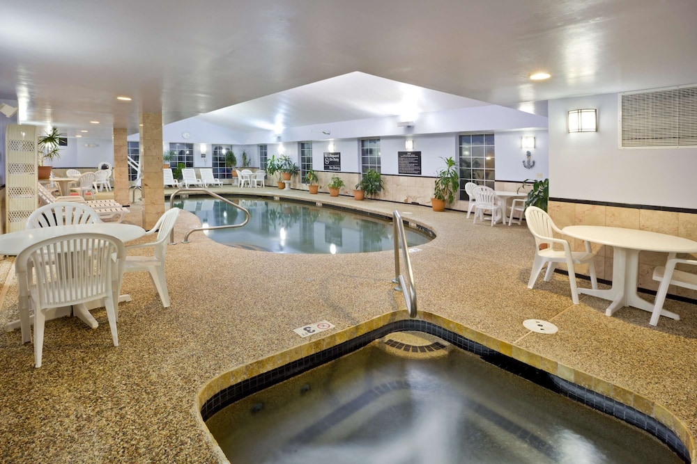 swimming pool spa