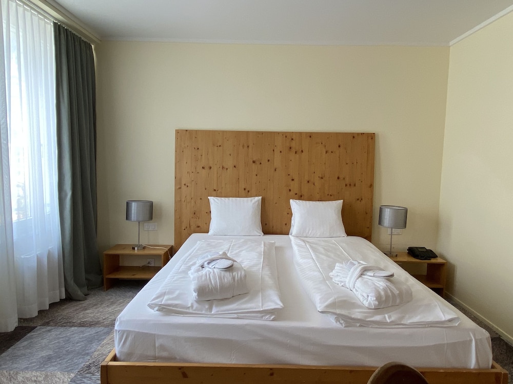 Thermal Hotels And Walliser Alpentherme Leukerbad 16/77