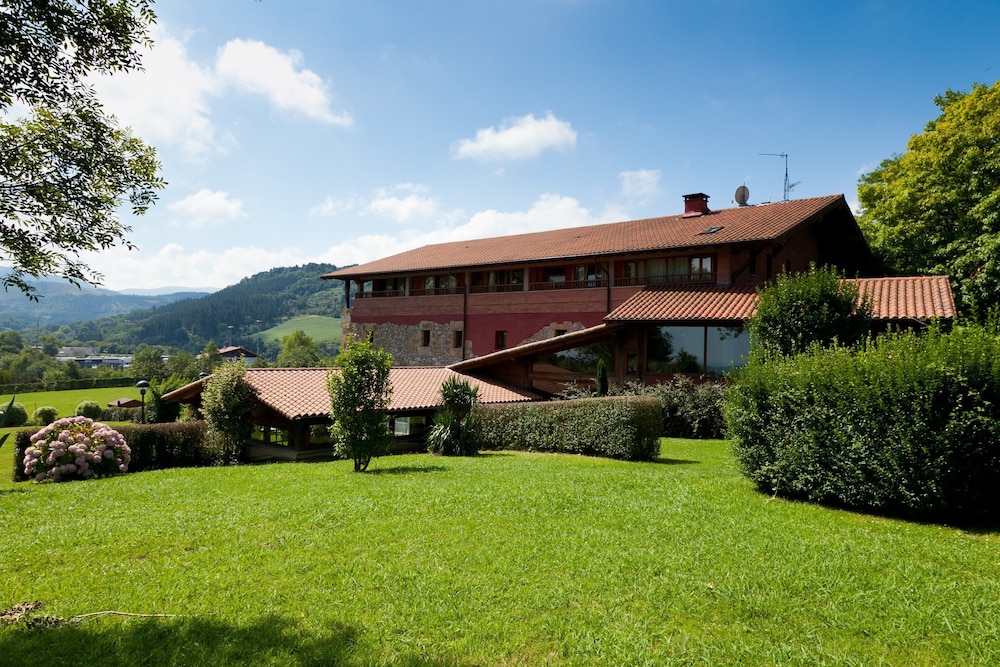 HOTEL USATEGIETA 43/50