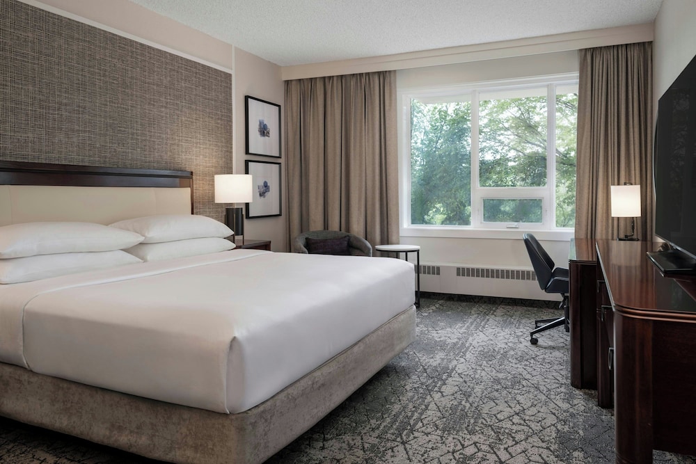 Classic, King Bed, Park View