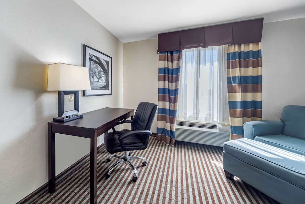 Comfort Inn and Suites Perry I-35 32/36