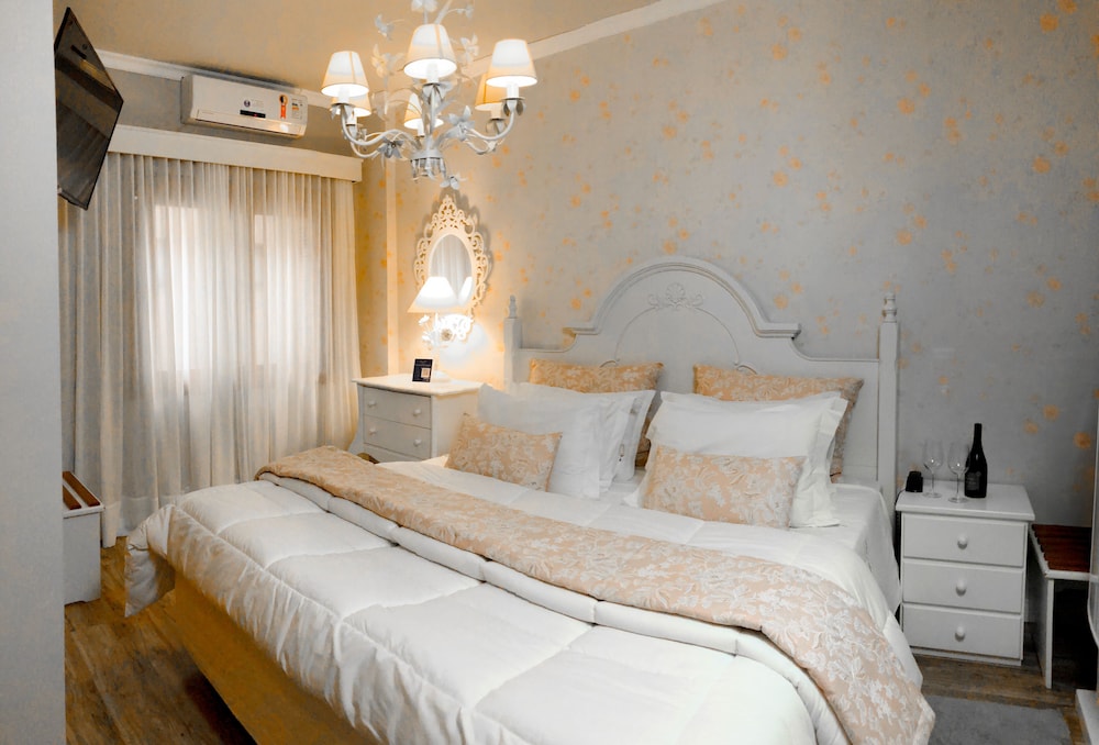 HONEYMOON, SUITE