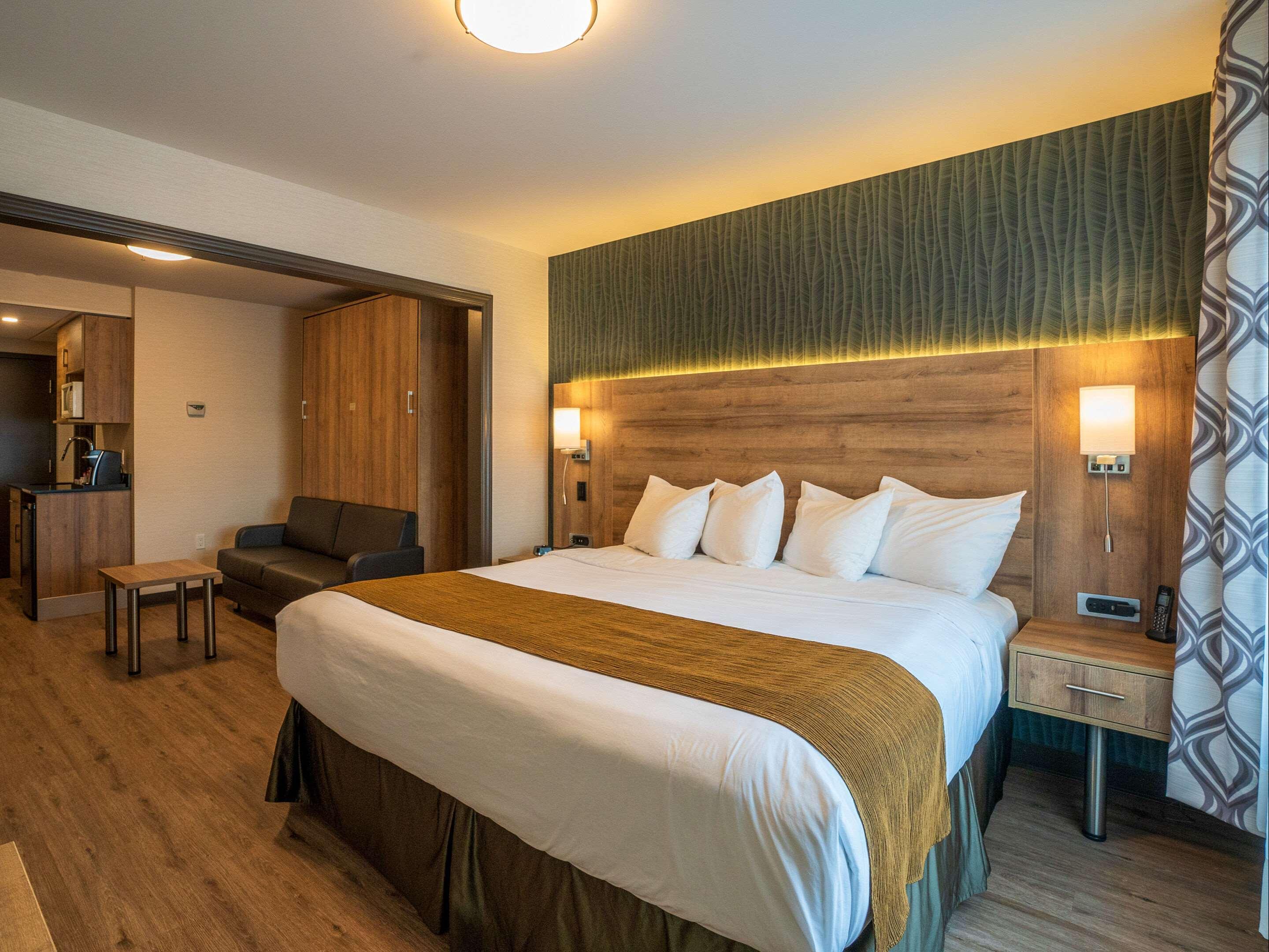 Efficiency, Suite, King Bed